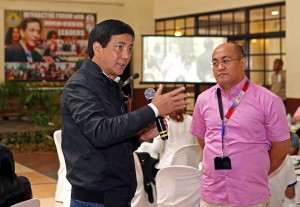 Cebu City Mayor Michael Rama gives  Colin Rosell, chief of the Department of Welfare for the Urban Poor (DWUP) to help in the evacuation of families living in "danger zone" at the Inayawan landfill.   (CDN PHOTO/LITO TECSON)