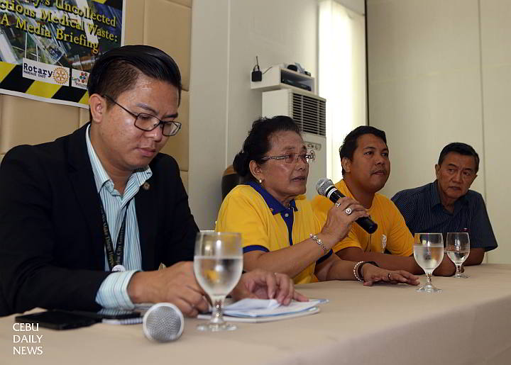 Lawyer Rey Cris Panugaling, Cebu City Medical Center director for administration (left), and other hospital representatives discuss the risk posed by uncollected infectious medical waste and call on the Cebu City government for help.  (CDN PHOTO/LITO TECSON)