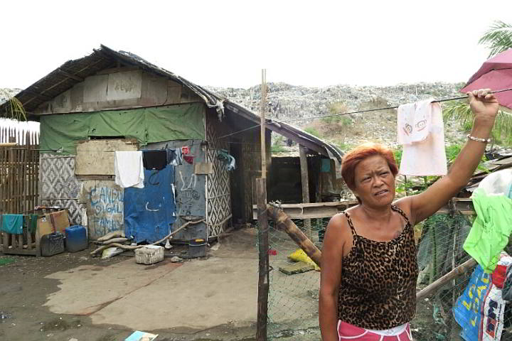 Julieta Solit, 50, says she’s been living in the dumpsite for 35 years  and has never experienced a “landslide” even if the garbage piles up behind her house like a small mountain. (CDN PHOTO/ TONEE DESPOJO)