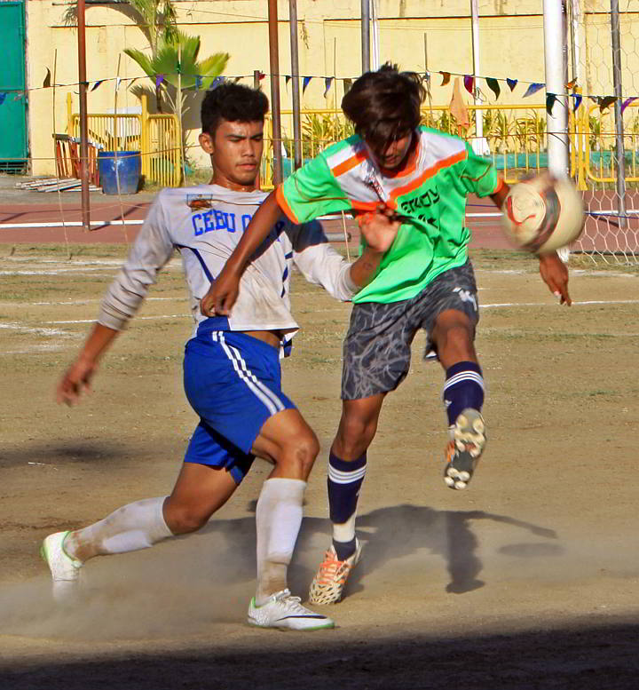 Booters from Don Bosco and Abellana Pomeroy compete to control the ball in their BRO Nationals Football Festival game at the Cebu City Sports Center. (CDN PHOTO/LITO TECSON)