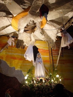 A spectacle of angels, lights and drama is what visitors expect in the ‘Sugat’ of Minglanilla town like this production in 2010 where a little angel removes the black veil of the Blessed Virgin Mary. (CDN FILE PHOTO)