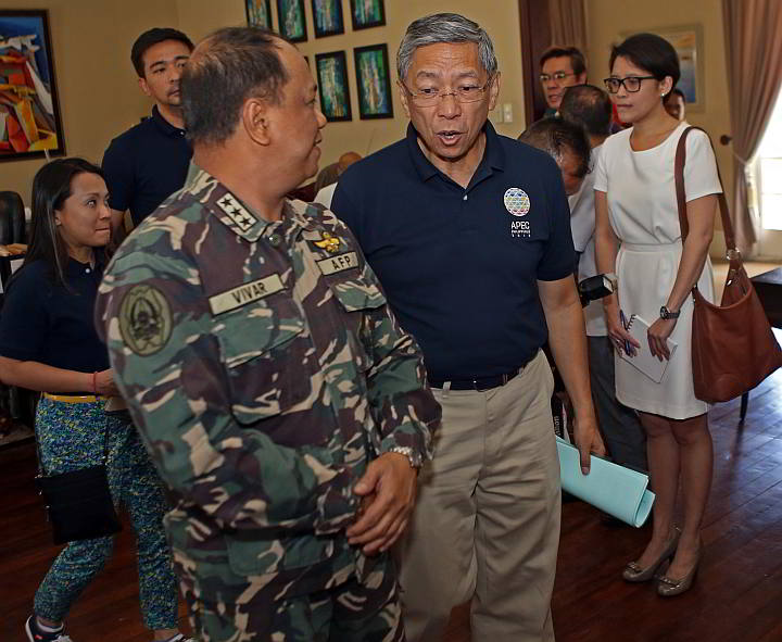 APEC PREPARATIONS. Marciano Paynor, director general of the APEC 2015 National Organizing Committee, shares a light moment with Maj. Gen Nicanor Vivar, AFP Central Command chief, before the start of  a  closed-door meeting at the Capitol. (CDN PHOTO/LITO TECSON)