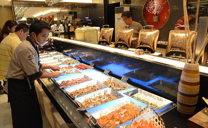 Yakimix is an eat-all-you-can buffet of Chinese, Japanese and Korean dishes. CDN Photo/Christian Maningo)