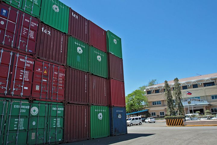 Cargo containers are placed temporarily in front of the Cebu Port Authority office in this March 2015 file photo. 