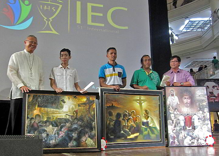 An oil  painting that depicts ordinary people in fervent prayer in front of a crucifix in the Sto. Niño Basilica is the winning piece in the  International Eucharistic Congress painting contest. (Contributed photo)