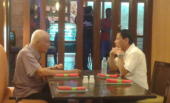 Former Cebu Gov. Lito Osmeña meets  Davao Mayor Rodrigo Duterte at the Waterfront Hotel in Cebu City.  (CDN PHOTO/ ADOR VINCENT S. MAYOL)