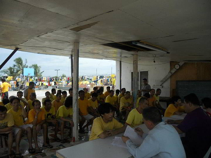 Members of the Integrated Bar of the Phil ippines' Cebu Province chapter conduct a legal consultation at the Mandaue City Jail in 2012.  (CONTIRIBUTED PHOTO)