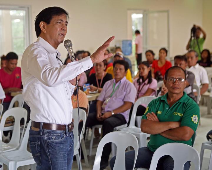 Mayor Michael Rama addresses the participants of the first Cebu City Water Summit yesterday at the City Hall sa bukid in barangay Taptap. (CDN PHOTO/ LITO TECSON)