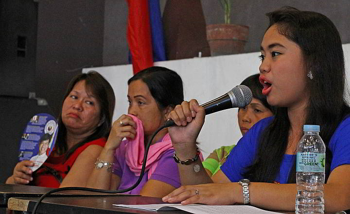 Rochelle Espanola, one of several  Cebu City Hall scholars enrolled at Asian College Technology  International Educational  Foundation (ACT), voices her frustration over City Hall’s refusal to pay their tuition vouchers.   (CDN Photo/Tonee Despojo)