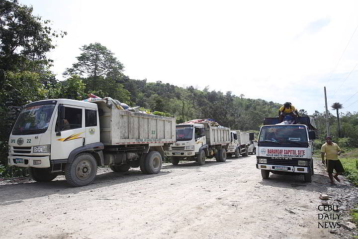 Trucks owned by the Cebu city government wait for their turn to dump the city’s garbage in a private-owned landfill in barangay Pulog, Consolacion town, norhthern Cebu in this CDN file photo.