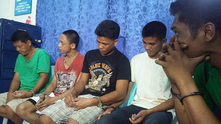 Public school teacher Reynante Aliñabon (right) and  four other men who were arrested in a buy-bust operation in Badian town are investigated at the Cebu Provincial Police Office headquarters. (CDN PHOTO/APPLE MAE M. TA-AS)