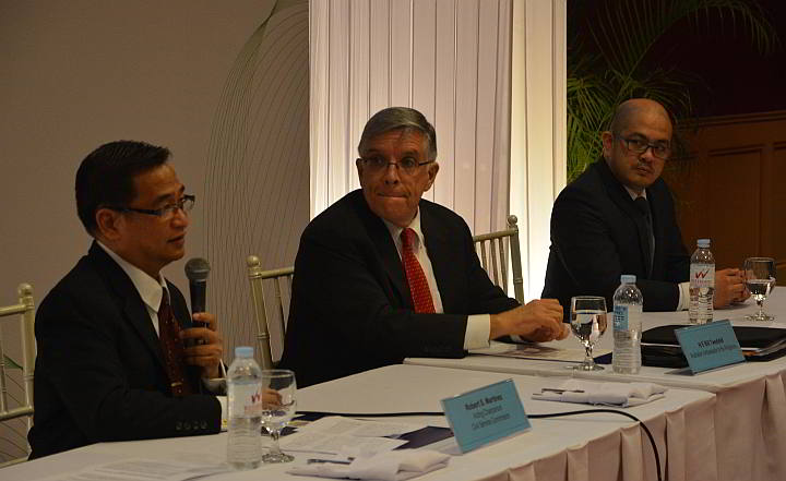 HR practitioners from the government and private sector hold their annual conference in Cebu. (from left) Robert Martinez, Civil Service Commission acting chair; Australian Ambassador Bill Tweddell; and Adrian J. Robles, president of Philippine Society for Training and Development discuss this year’s theme. (CDN PHOTO/CHRISTIAN MANINGO)