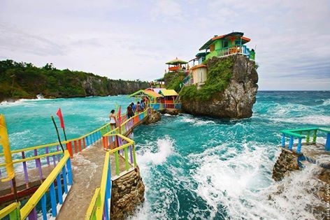 A walkway connects the beach to Gibitngil Island where colorful cottages draw visitors. (CDN PHOTO/LITO TECSON)