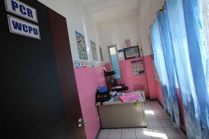 Streetchildren who are brought to the Fuente Police Station are usually held here at the Women and Children’s Police Desk office.  Is this where  11-year-old Chastity Mirabiles was detained  before she died? The NBI is wrapping up its inquiry with the key testimony of a child witness.  (CDN FILE PHOTO)