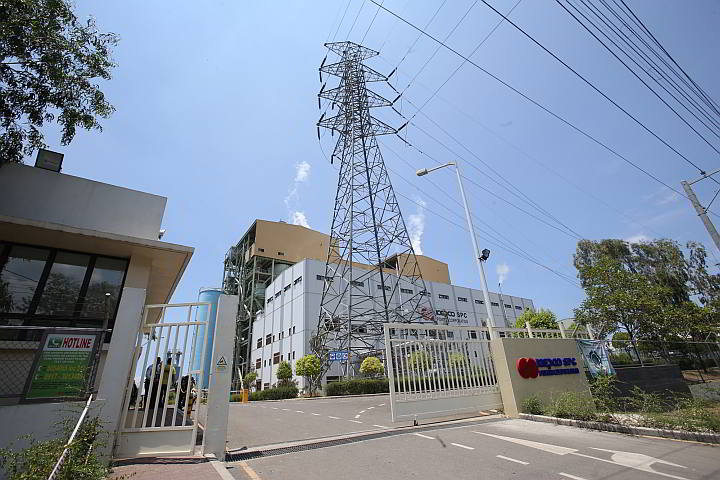 The entrance of the power plant compound in Naga City, south Cebu. (CDN PHOTO/ JUNJIE MENDOZA)