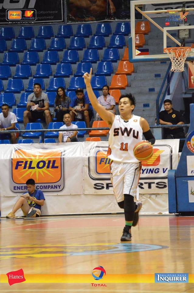 Mark Tallo signals a play in the Cobras' last game against La Salle. The Cebu Squad faces UP today in the Filoil Flying V Hanes Premier Cup.