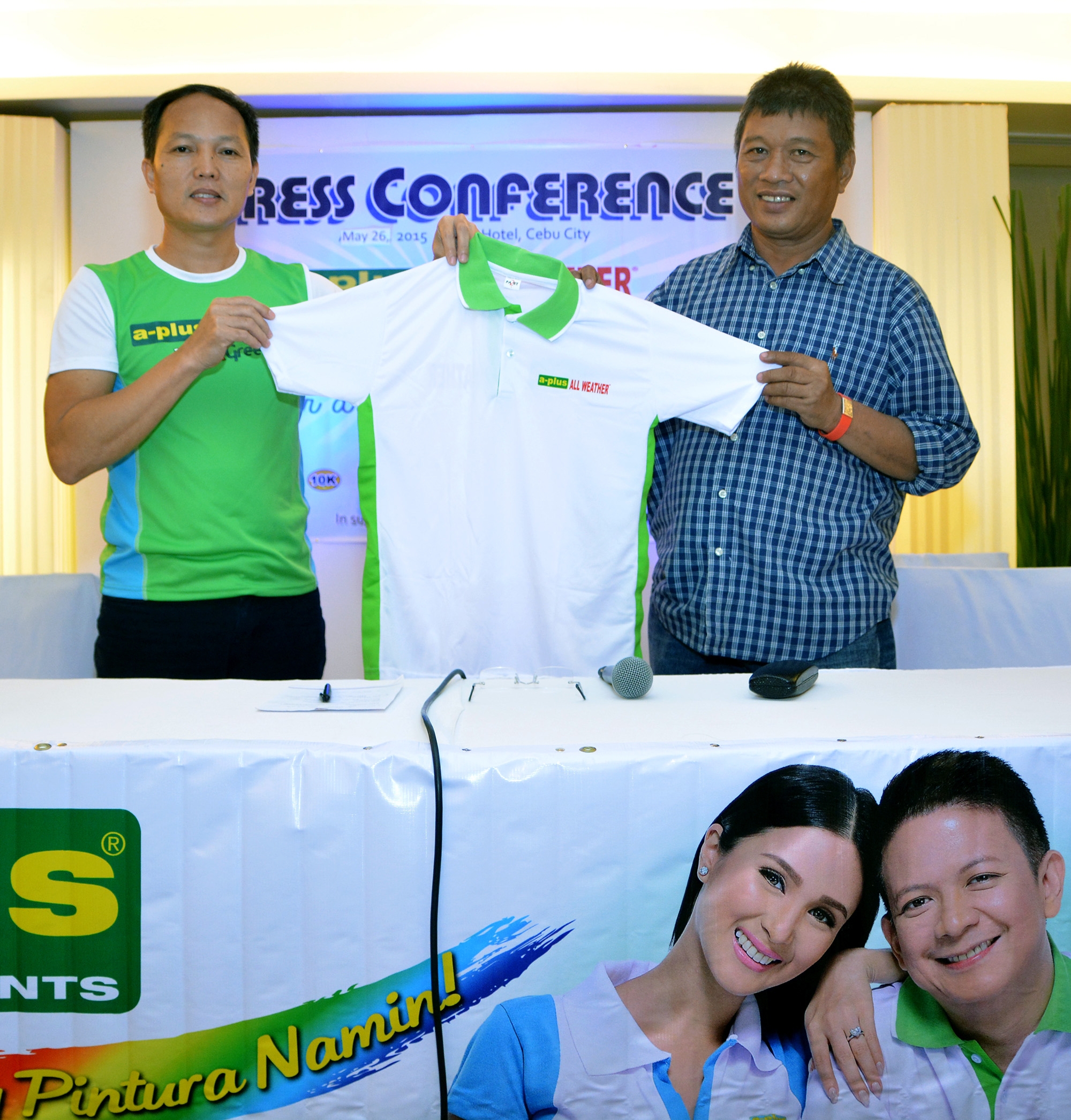 A-Plus Visayas-Mindanao operation head Pepito Lim and race director Joel baring show the race sigle in a press conference at the Quest Hotel Cebu