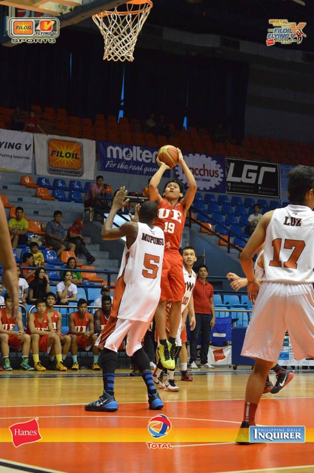 UE's Nick Abanto shoots over SWU's Boko Mupungu in yesterday's Filiol Flying V Hanes Premier Cup game at the Arena in San Juan.  