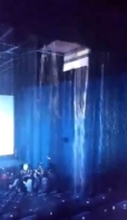 Water gushes from the sprinkler system in the ceiling of Cinema 5 Ayala Center during an exclusive movie screening for BPO employees past 8 p.m. in the video taken by a moviegoer. At left, mall employees mop up after the incident.(VIDEO GRAB FROM FACEBOOK AND CDN PHOTO/ADOR MAYOL)