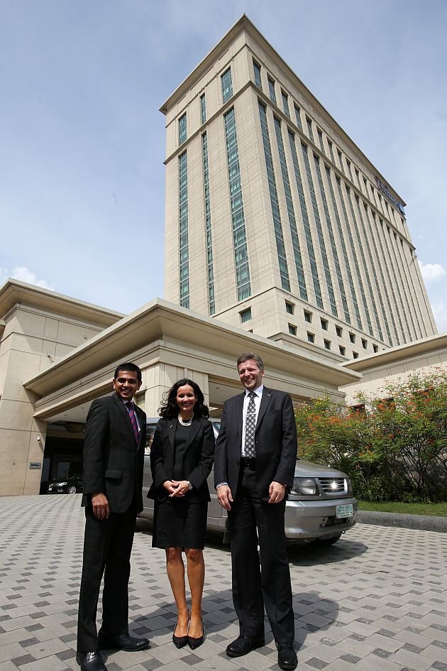 Carlson Rezidor executives pose in front of the Radisson Blu Hotel Cebu.(CDN FILE PHOTO)