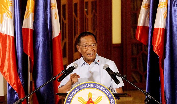 VICE PRESIDENT JEJOMAR BINAY SPEECH / JUNE 22 2015 Vice President Jejomar Binay announces that he will not backout on the 2016 election and declare himself as the leader of opposition following his resignation on the Cabinet of Aquino administration during a press conference at the Coconut Palace in Pasay City. INQURIER PHOTO / RICHARD A. REYES