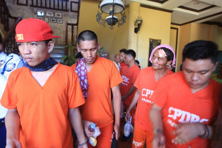 Though they were injured, the rest of the 15 inmates still attended their court hearing at the Argao Palace of Justice hours after the accident happened.(CDN/TONEE DESPOJO)