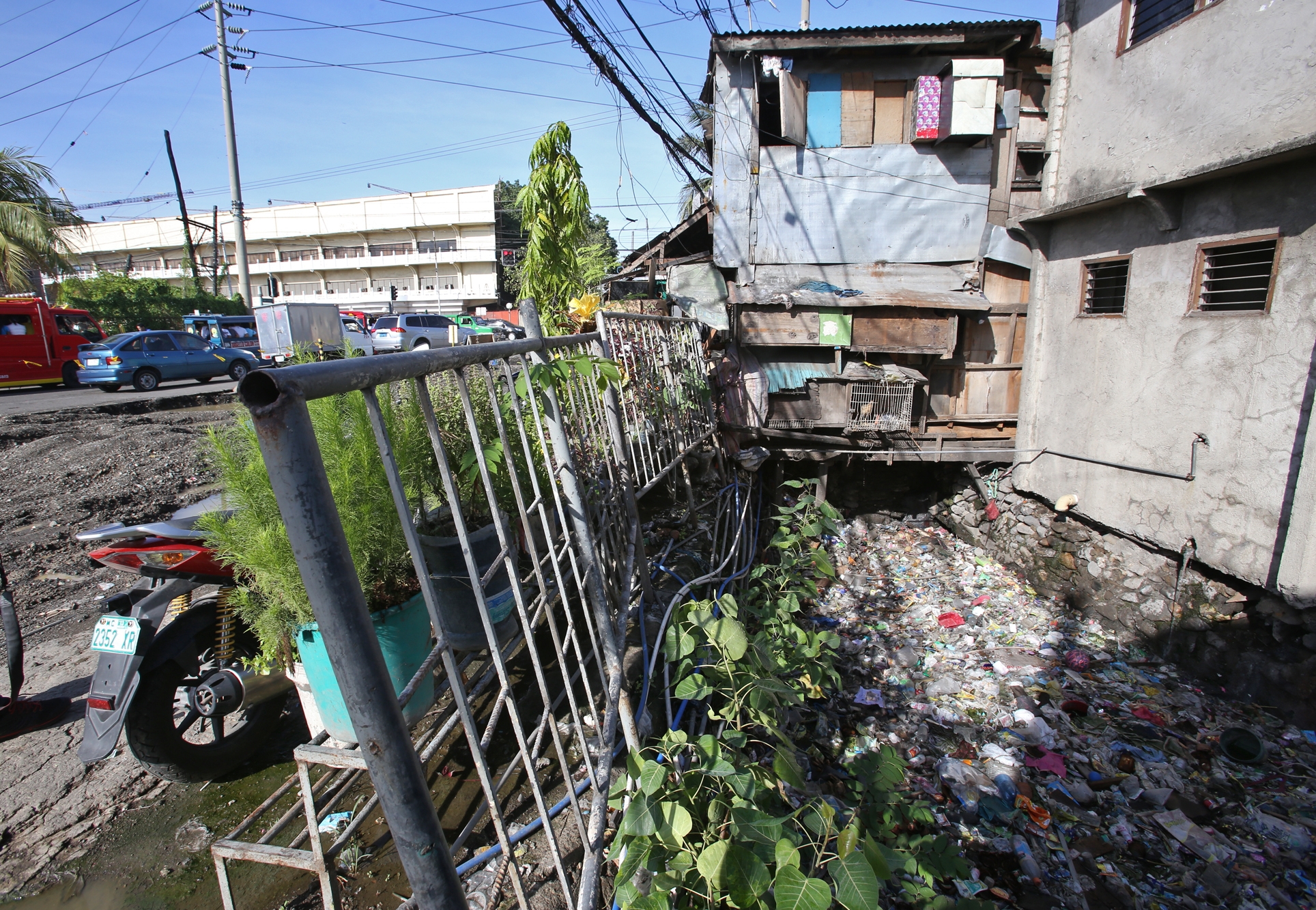 Houses along A Soriano and Gen. Maxilom Ave. extension were built on the Carreta Creek and face demolition so the city government can proceed with cleaning up the area.(CDN/JUNJIE MENDOZA)