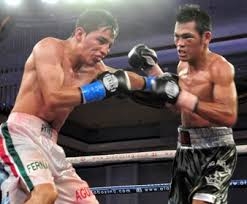 "King" Arthur Villanueva (right) of the ALA Gym, shown in this philboxing.com file photo battling Mexican Fernando Aguilar, will finally get his chance to challenge for a world crown as he fights unbeaten McJoe Arroyo of Puerto Rico July 18 in El Paso, Texas.