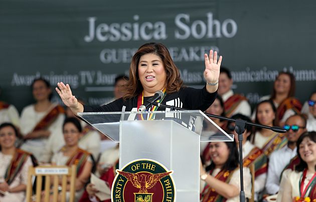 Award winning TV Journalist Jessica Soho (on the puduim) deliver her insperational message before the Graduating students of the University of the Philippines Cebu during the 78th Commencement Exercise at the UP-Cebu football ground.(CDN PHOTO/JUNJIE MENDOZA)