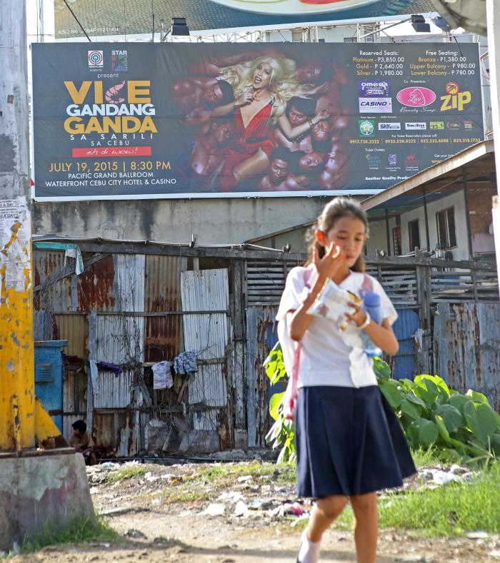 Does this  image of Vice Ganda and male escorts offend? The promotion billboard on Juan Luna Avenue in Cebu city was ordered taken down but the concert will go on.