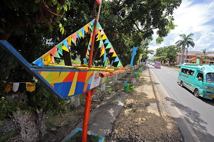 Colorful bancas beautify the Ironman 70.3 route in Lapu-Lapu City. (CDN PHOTO/ JUNJIE MENDOZA)