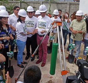 Cebu City Mayor Michael Rama leads the lowering of the time capsule during the groundbreaking ceremony of the new Cebu City Medical Center yesterday.  With him are  Cebu City Councilor Mary Ann delos Santos, Vice Mayor Edgardo Labella and Councilor Dave Tumulak. (CDN PHOTO/LITO TECSON)