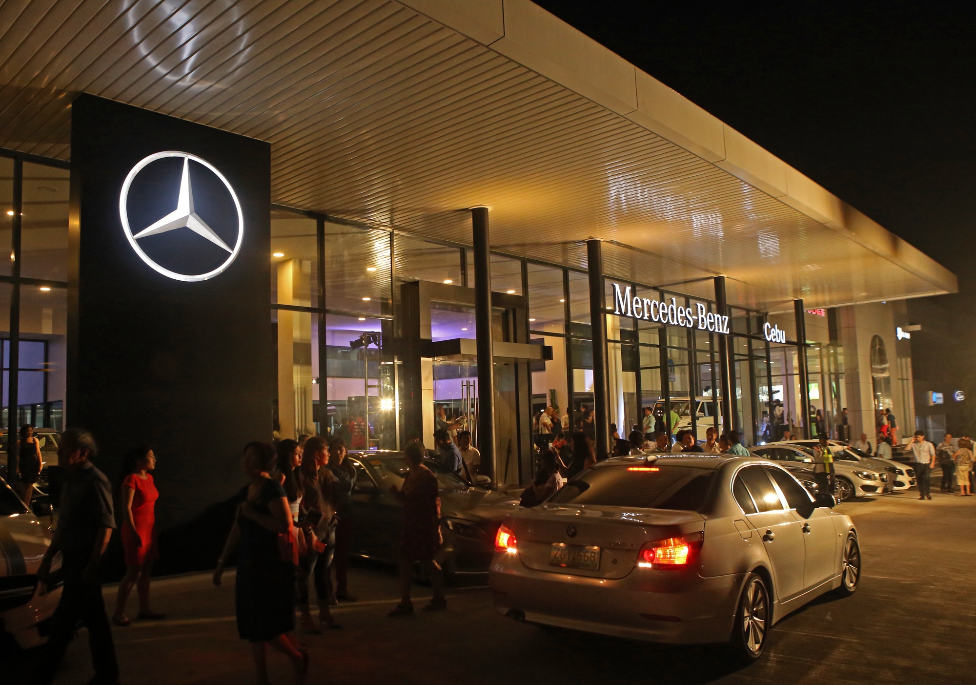  The Global Star showroom and service center in Nivel Hills for Mercedes-Benz and Chrysler Group cars is now open.(CDN PHOTO/LITO TECSON)