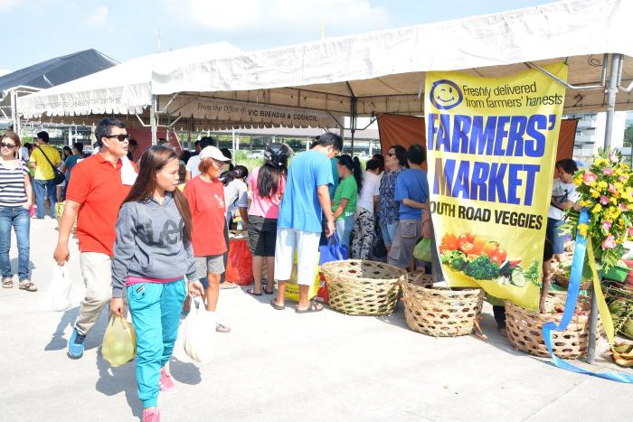 Farmers' market opens in Mambaling, near the access road to the South Road Properties. (CDN PHOTO/ CHRISTIAN MANINGO)