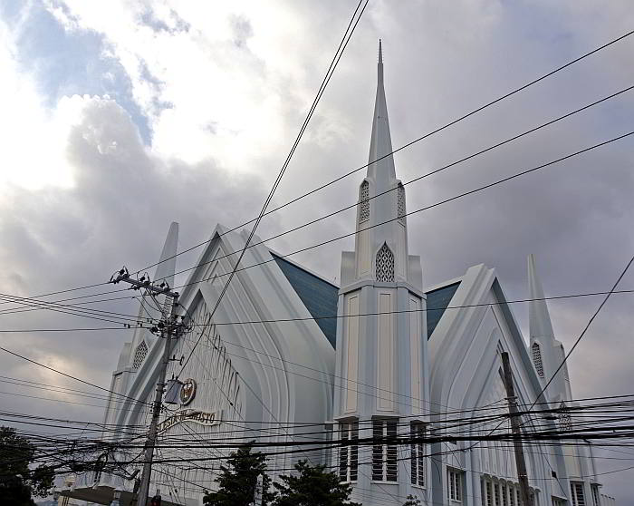 The Iglesia ni Cristo (INC) church on Gen. Maxilom Avenue, Cebu City.