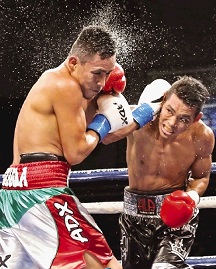  King Arthur Villanueva (right) of the ALA Gym is shown in this February 2015 file photo fighting Mexican Julio Cesar “Pingo” Miranda during their bout in Pinoy Pride 29: Fist of Fury at the USEP Gym in Davao City.
