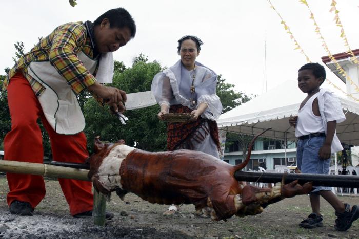 Delegates will get a taste of the famous Lechon de Cebu, hanging rice and native snacks. (CDN FILE PHOTO)