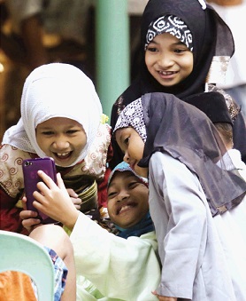  Muslim children in Cebu City take  group selfies as they wait for the start of prayers for the feast of Eid  al-Fitr, a joyful break marking the end of the  Ramadhan    at Alkhairiah Mosque at N. Bacalso Ave. in barangay Basak San Nicolas.