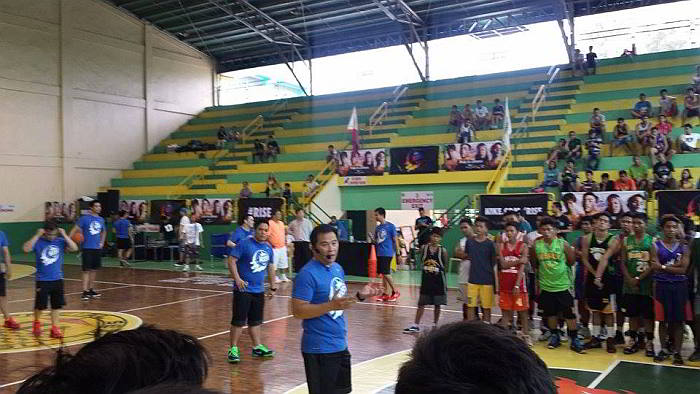 Former Gilas Pilipinas head coach Chot Reyes briefs the participants in yesterday’s reality documentary basketball program “Nike Rise” at the Cebu City Sports Institute. (CDN PHOTO/JONAS PANERIO)