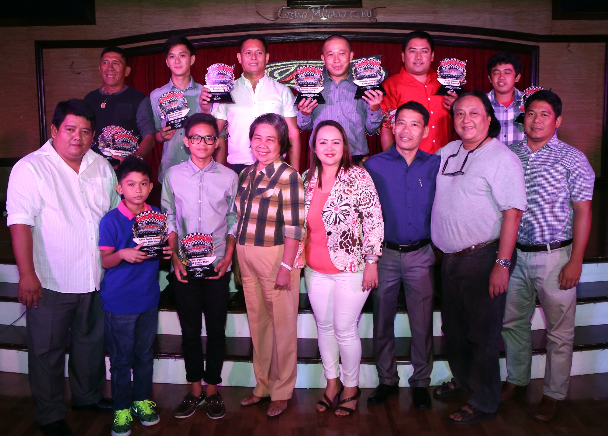 Lou Ornopia (3rd from right), organizer of MS Motosuit Motocross Series, joins the awardees and guests during the Awards Night at PAGCOR’s Teatro Casino at the Waterfront Cebu City Hotel and Casino last Saturday night. (CDN PHOTO/LITO TECSON)