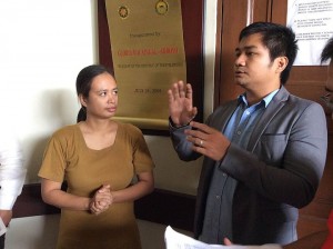 Officials do a sign of applause during a photo-op for the Cebu Association of the Deaf (CDN Photo/ Joana Belsonda)