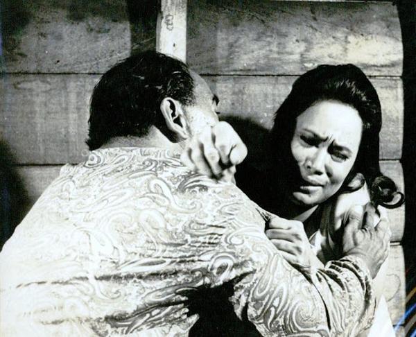 Gloria Sevila in the film Badlis sa Kinabuhi