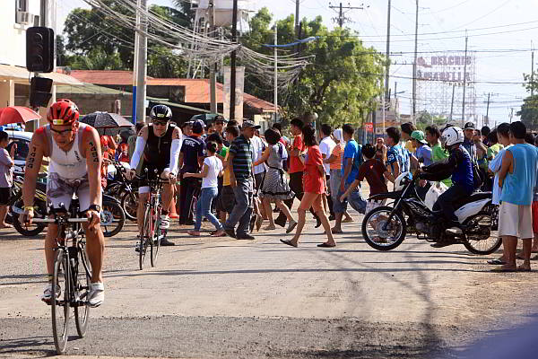 Pedestrian cross the street while Ironman 70.3 is ongoing. (CDN PHOTO/ TONEE DESPOJO) 