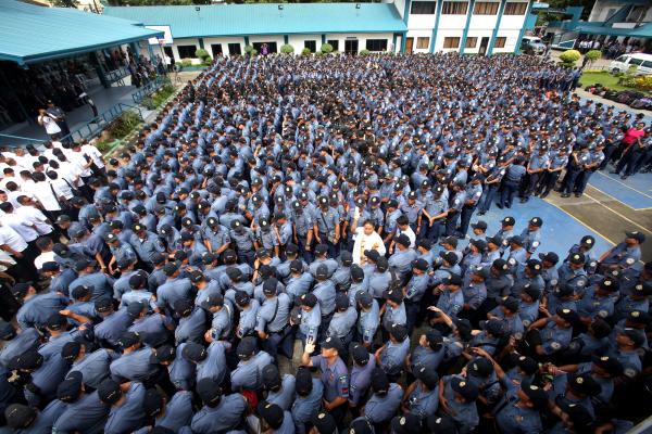 Sto. Rosario parish priest Fr. Cocoy dela Pena blesses thousands of policemen at Camp Sergio Osmena before they are sent off to their assignments to secure upcoming meetings of the Asia-Pacific Economic Cooperation in Cebu City. (CDN PHOTO/ JUNJIE MENDOZA)
