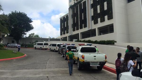 The convoy at the Radisson Blu Hotel. (CDN PHOTO/ SANTINO S. BUNACHITA)