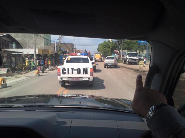 The convoy at the Mandaue City area. (CDN PHOTO/ SANTINO S. BUNACHITA)