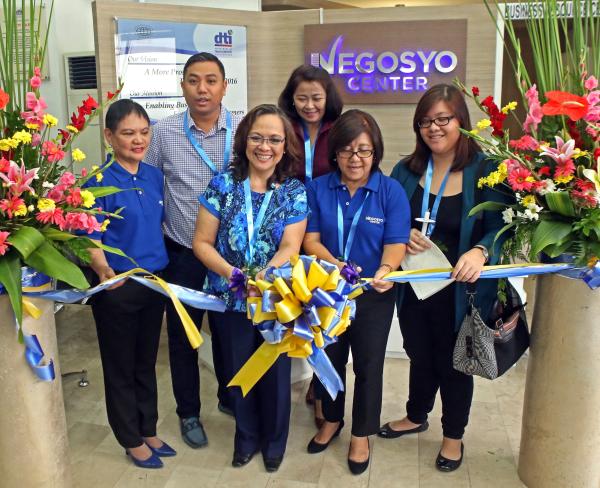Trade Undersecretary Zenaida Maglaya (3rd from left) leads the ribbon-cutting ceremony marking the opening of the DTI Negosyo Center. Trade Provincial Director Nelia Navarro (left) and Trade Regional Director Asteria Caberte (5h from left) were also present at the event. (CDN PHOTO/ LITO TECSON)