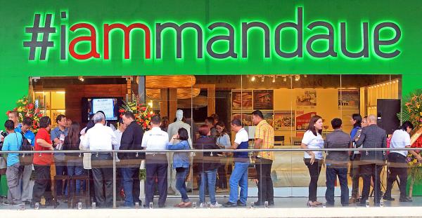The #iammandaue opens at the City Time Square in Mandaue City. (CDN PHOTO/ TONEE DESPOJO)