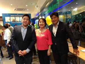 Mayen Tan is flanked by her son Allen, Family Table Inc president and managing director, on the left and Anton Huang of specialty store retailer SSI Group Inc on the right. (CDN PHOTO/THEA RINEN)