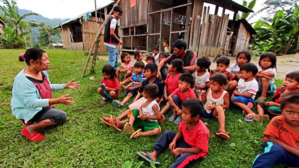 Teacher Anita Castillon helps educate T'Boli children in Lake Sebu. (CONTRIBUTED PHOTO)